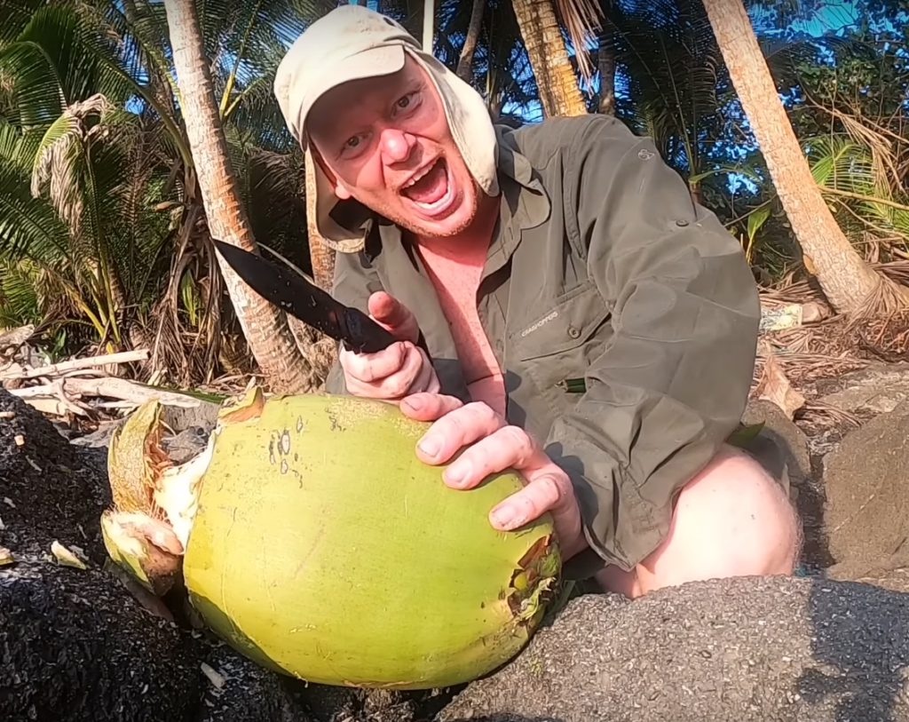 7 vs. Wild Staffel 2 - Folge 10: Knossi wird zum Profi beim Ernten und Öffnen von Kokosnüssen